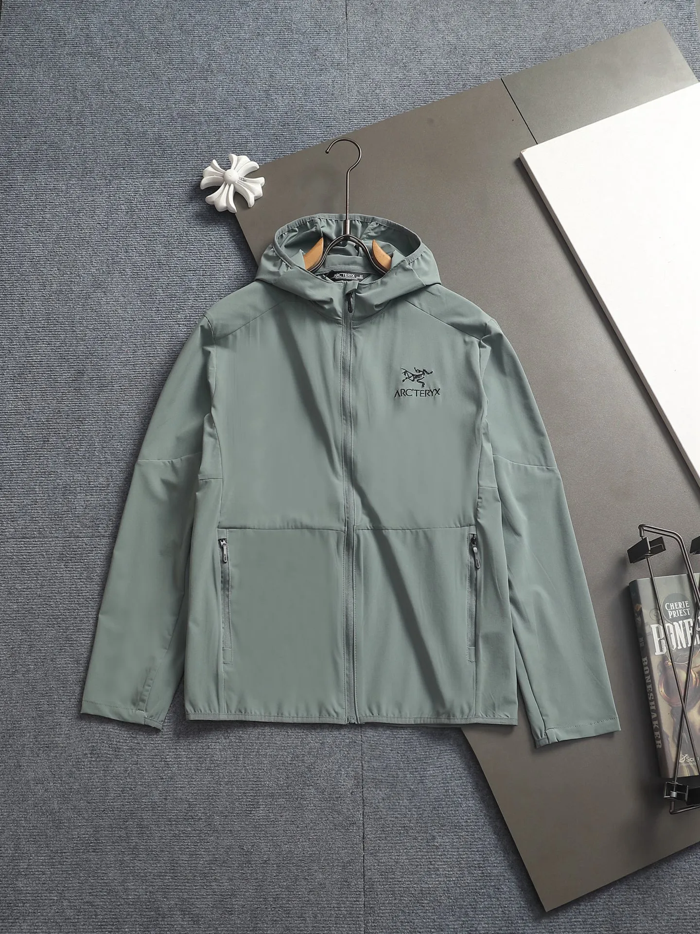 Arcteryx ARC'TERYX ， + ， ！ ✅ • Classic Black： ， ， • ： ， ， • ： ， ， • ： ， ， ✅ • ， • Breathable， ， • + ， • ： Logo ✅ Versatile 、 、leggings ！ 、 、 、 ， N ！ / / ！ ：Black White Blue Gray Size：XS S M L